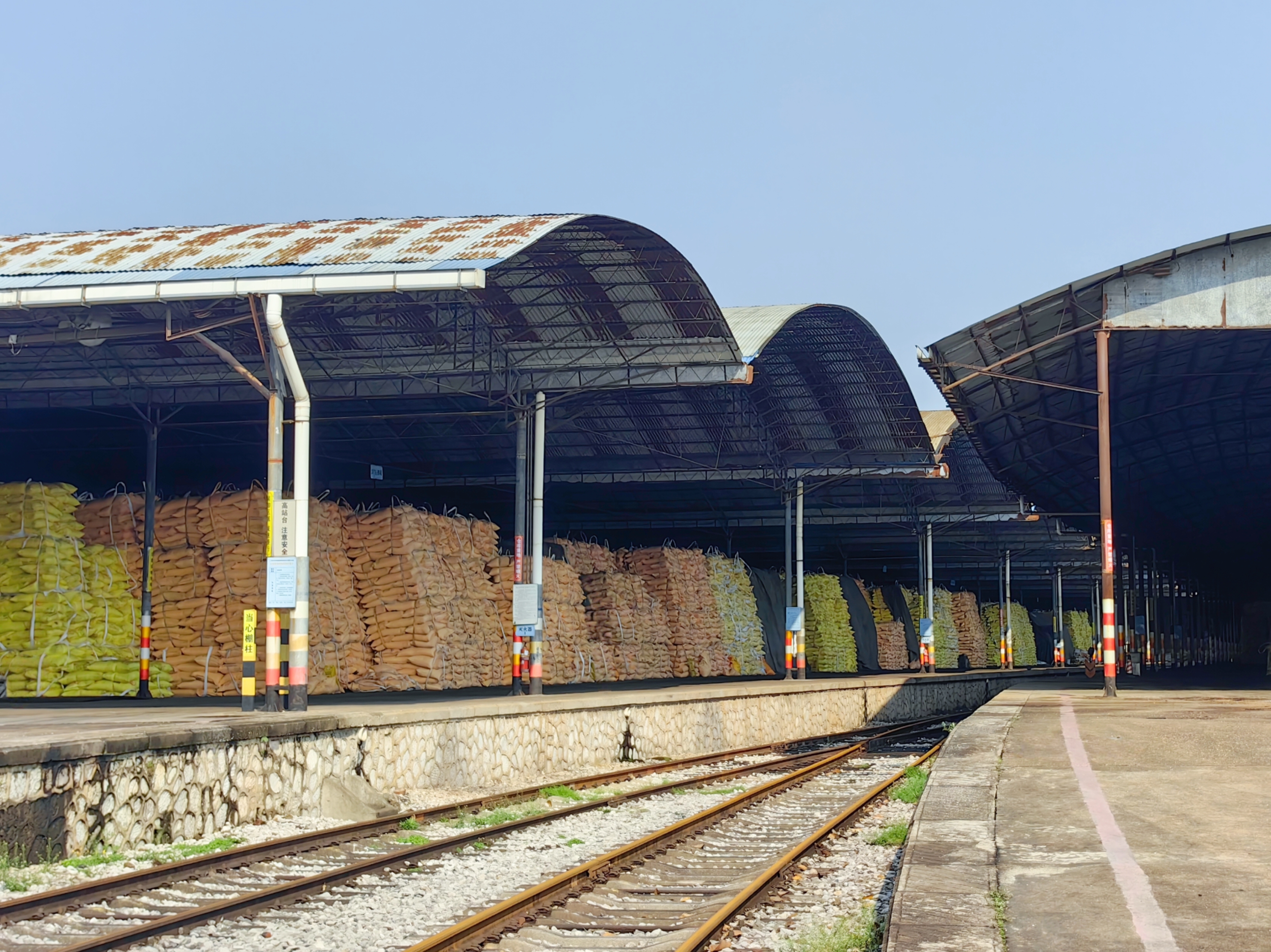 奮戰(zhàn)三季度 | 石化柳州公司：倉(cāng)儲(chǔ)庫(kù)存雙增破局市場(chǎng)，服務(wù)升級(jí)引客共贏(yíng)